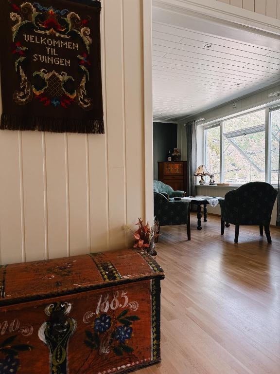 Posezení v ubytování Svingen Guesthouse - Panoramic Fjord Views in Flåm