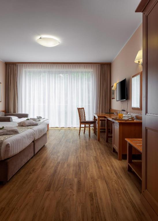 Postel nebo postele na pokoji v ubytování Grand Hotel BELLEVUE