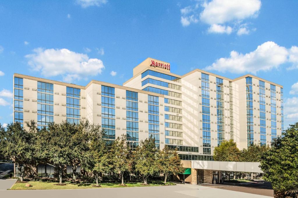 an exterior view of a marriott hotel at Houston Marriott North in Houston