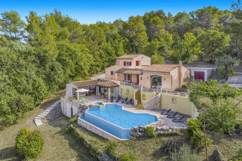 an aerial view of a house with a swimming pool at Villa Colombes in Draguignan