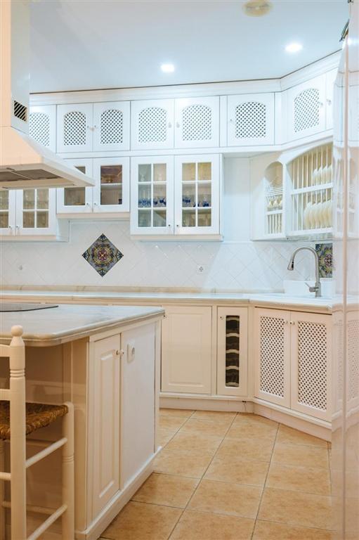 Kuchnia lub aneks kuchenny w obiekcie CASA PALACIO SXVIII CON PISCINA en centro histórico de SEVILLA