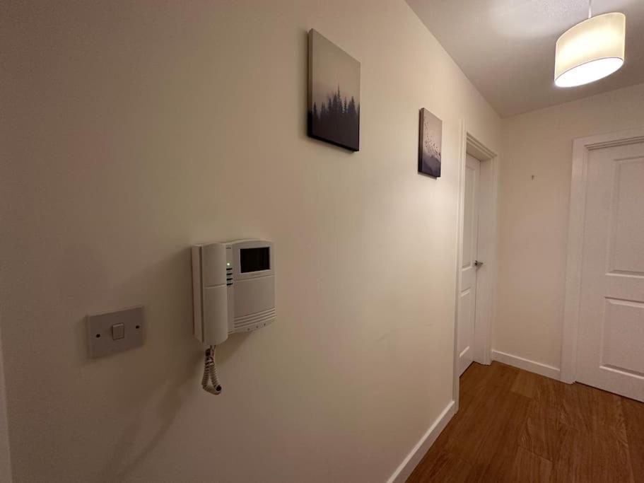 a room with a white wall with a radiator on it at Modern 2 bed 2 bath Flat Close to Train station in Belvedere