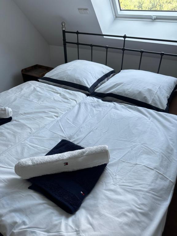 Ένα ή περισσότερα κρεβάτια σε δωμάτιο στο PWC, L'oreal, Deloitte, Messe in der Nähe, eLade