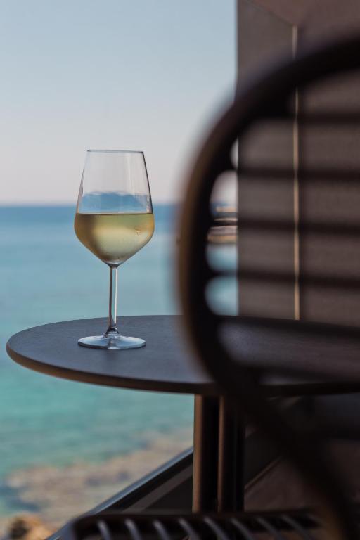 Nápoje v ubytování Arcus Luxury Suites Karpathos
