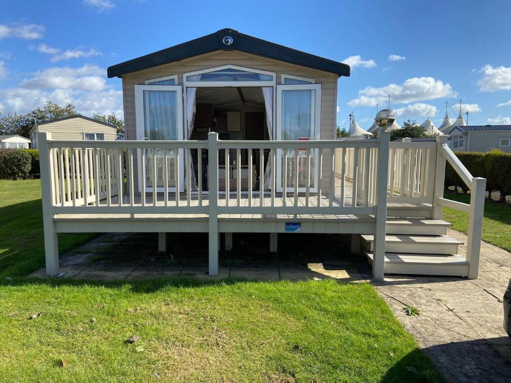 Κήπος έξω από το Butlins 8 Berth luxury,Top of the Range Caravan with Passses