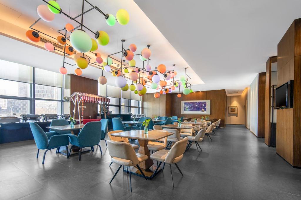 TV a/nebo společenská místnost v ubytování Minimax Hotel Shanghai Songjiang