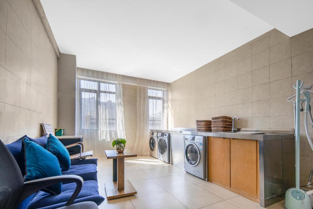 Kuchyň nebo kuchyňský kout v ubytování Minimax Hotel Shanghai Songjiang