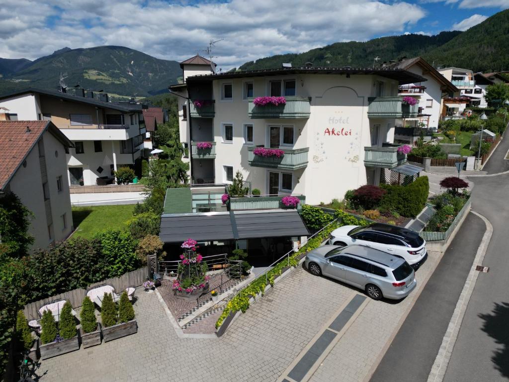 Nespecifikovaný výhled na hory nebo výhled na hory při pohledu z hotelu