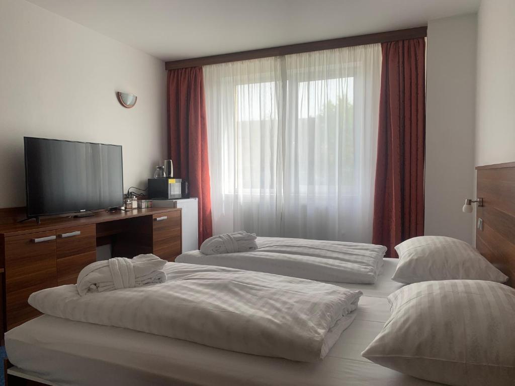 Łóżko lub łóżka w pokoju w obiekcie Wellness & Spa Apartments Lipno - Frymburk