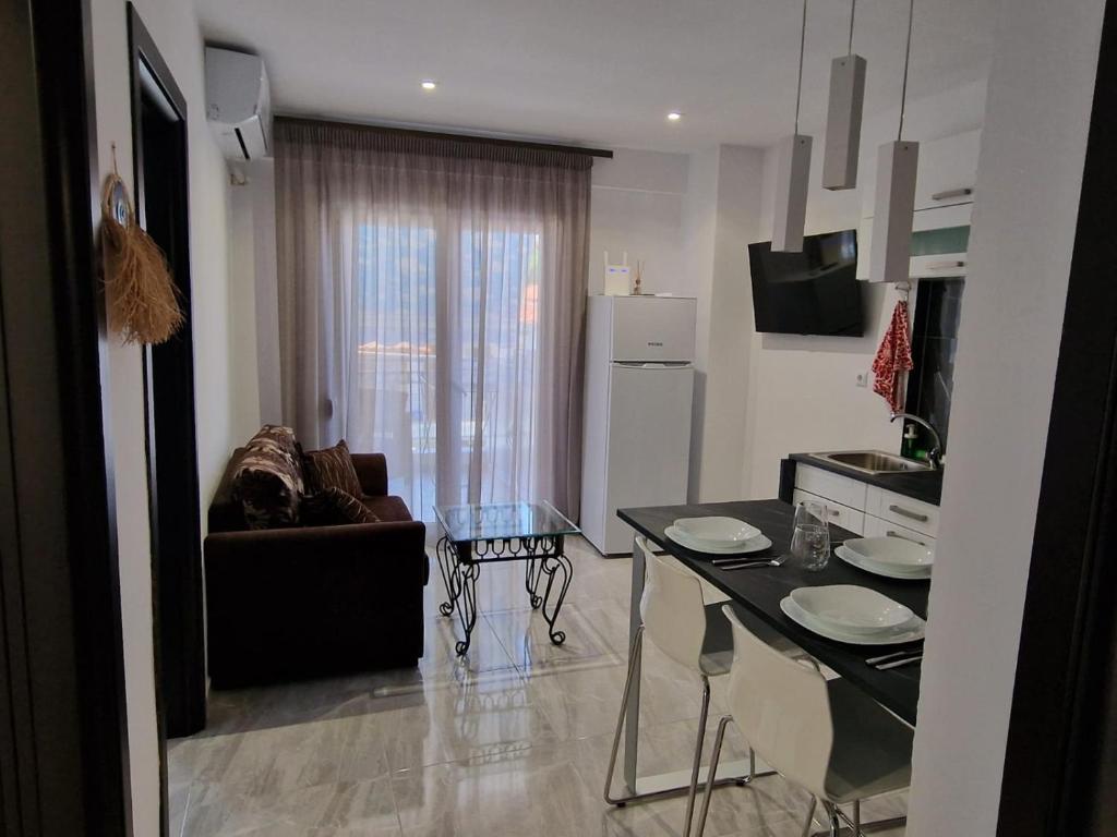 TV a/nebo společenská místnost v ubytování Christakis Luxury Apartment