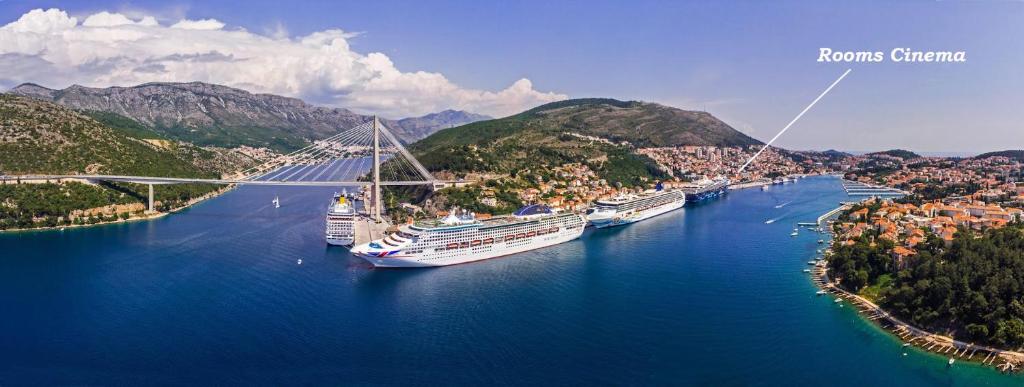 Guest House Cinema close to port - 5