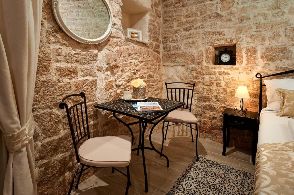 Rustic Apartments Sv Frane in the old town - Superior Studio