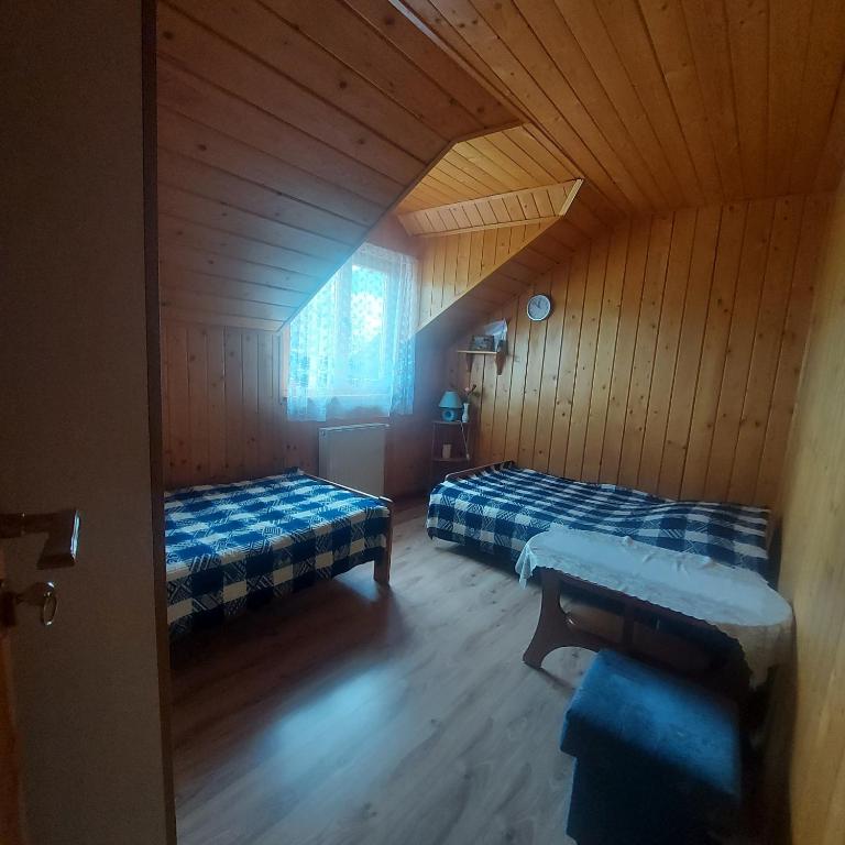 Postel nebo postele na pokoji v ubytování Pokoje Gościnne u Huberta