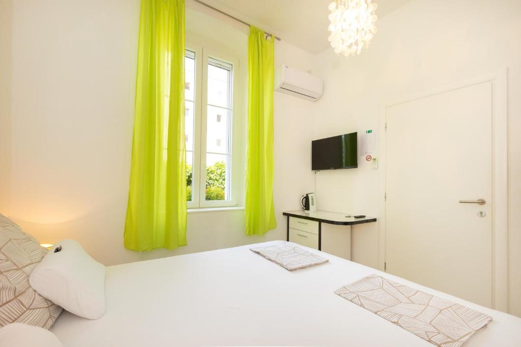 Guest House Cinema close to port - 6