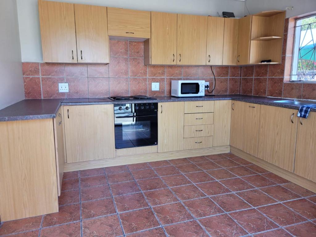 29B Zebra Street - InHimwe Guesthouse - Double Or Twin Room