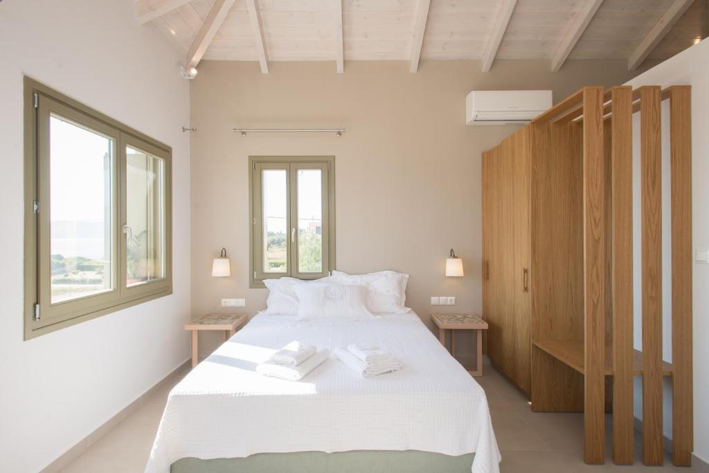 Posteľ alebo postele v izbe v ubytovaní Callisto Seaside Homes & Suites