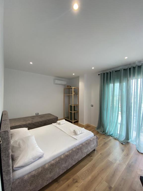Seas Villa - Deluxe Triple Room