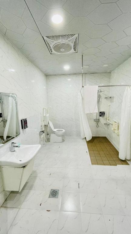 Koupelna v ubytování Daraysh Hotel