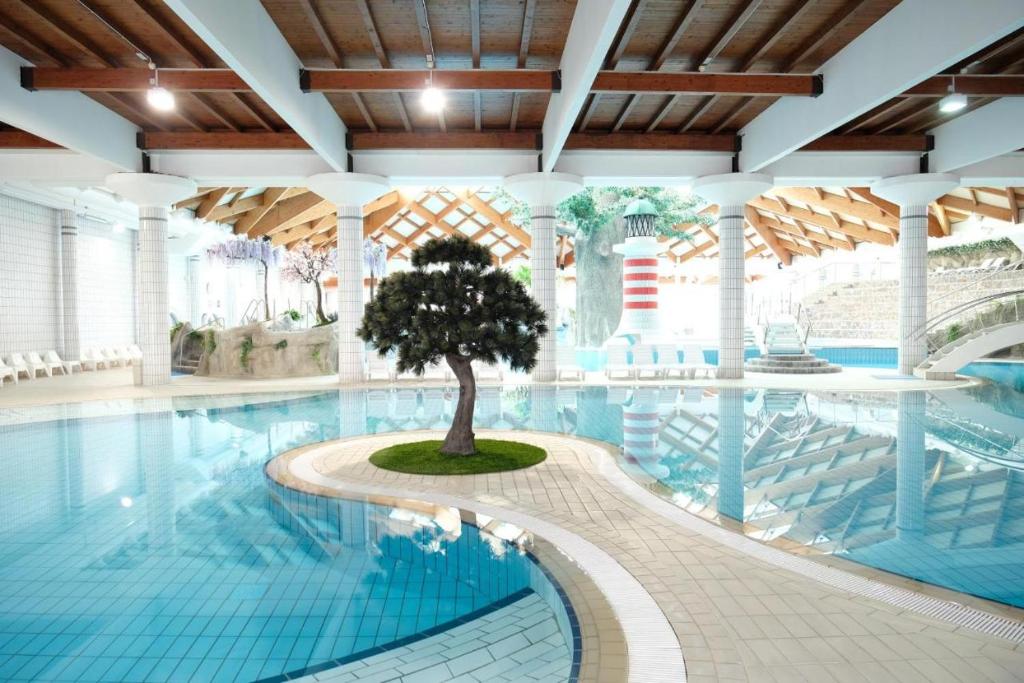 Bazén v ubytování ARIA DELUXE Mobile Homes with Terme Čatež Tickets nebo v jeho okolí
