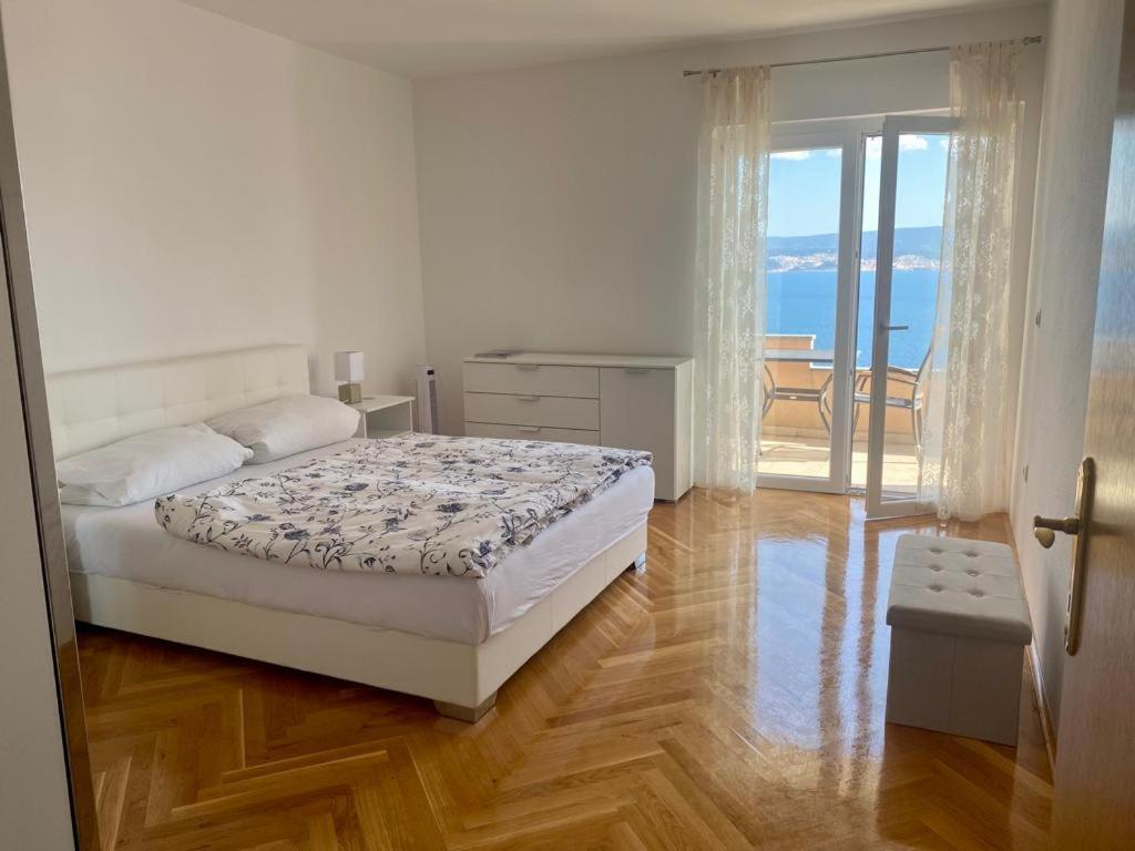 A bed or beds in a room at Panorama Apartment Jakov