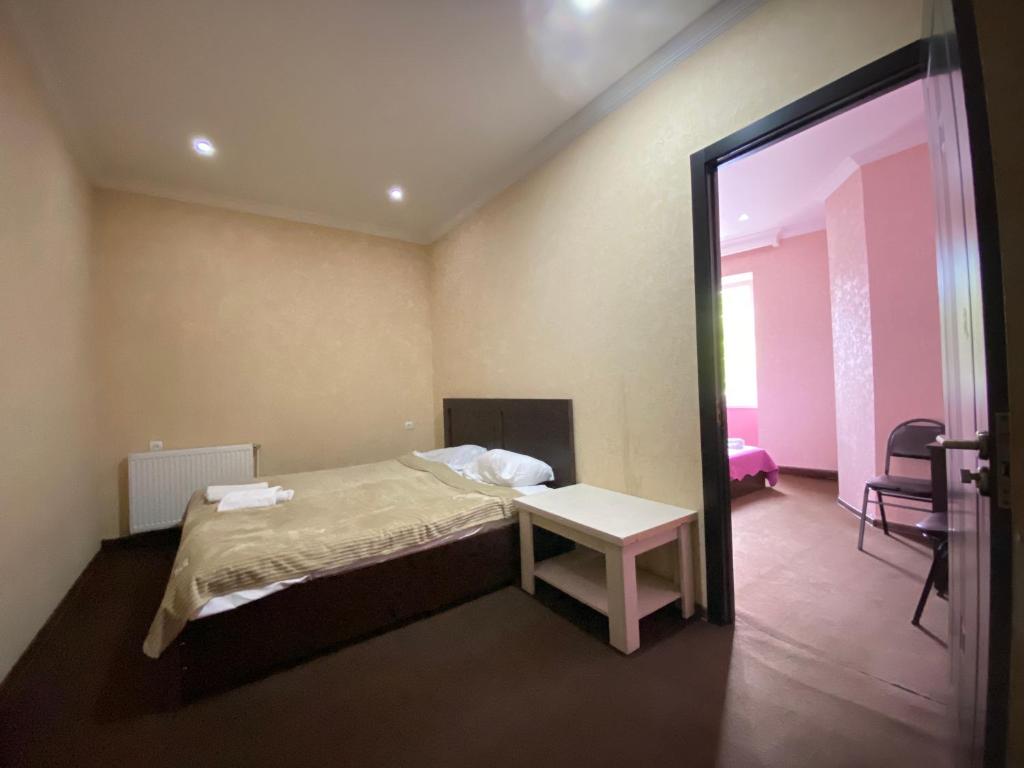 Postel nebo postele na pokoji v ubytování Hotel Shalimar
