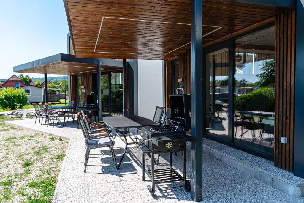Patio nebo venkovní prostory v ubytování ARIA DELUXE Mobile Homes with Terme Čatež Tickets