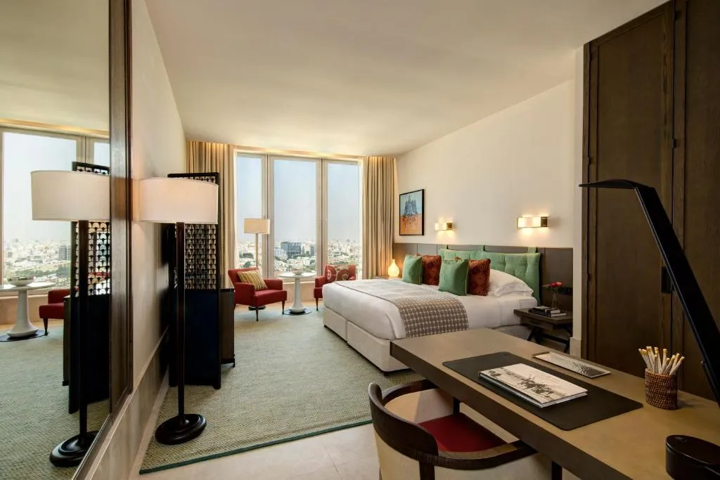 Deluxe Guest Room, 1 King, City View