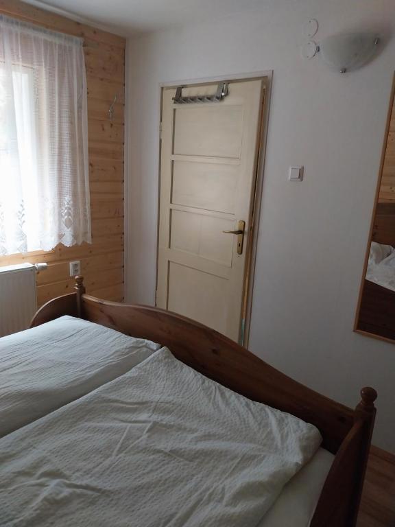 Postel nebo postele na pokoji v ubytování Chata Karlov pod Pradědem. Karlov