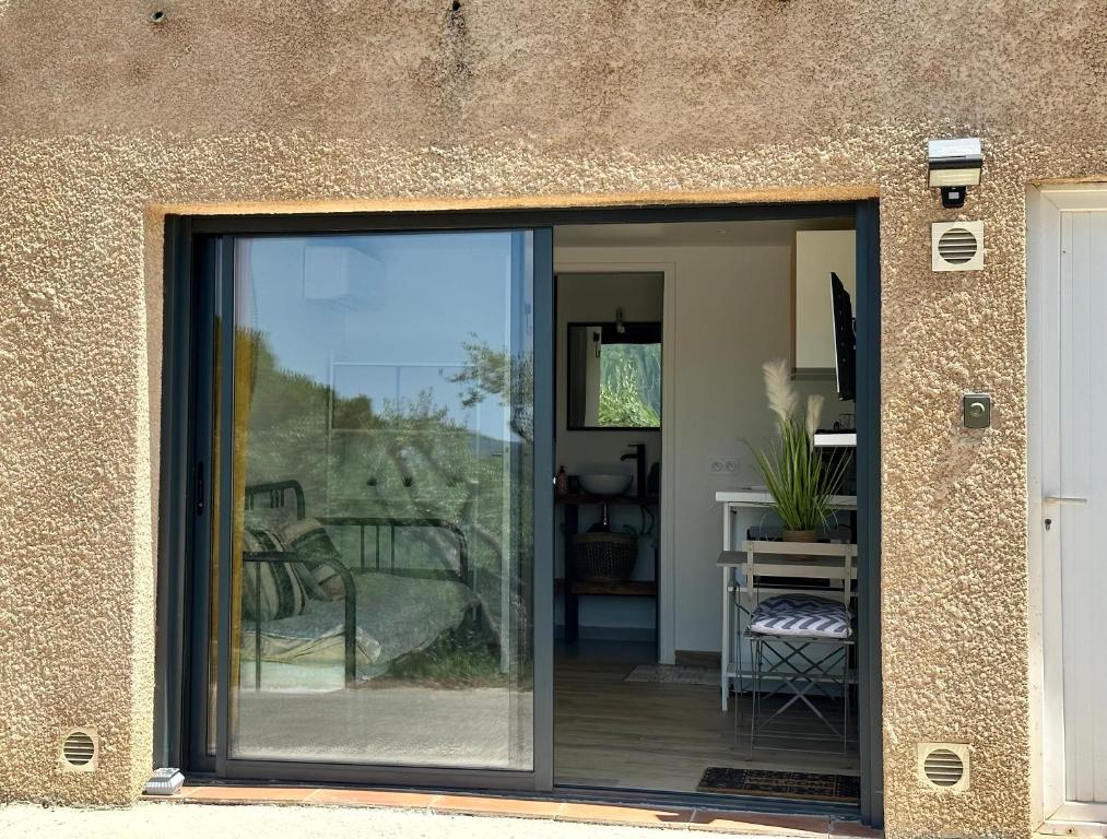 Fotografie z fotogalerie ubytování Studio Collobrières Vue sur village v destinaci Collobrières