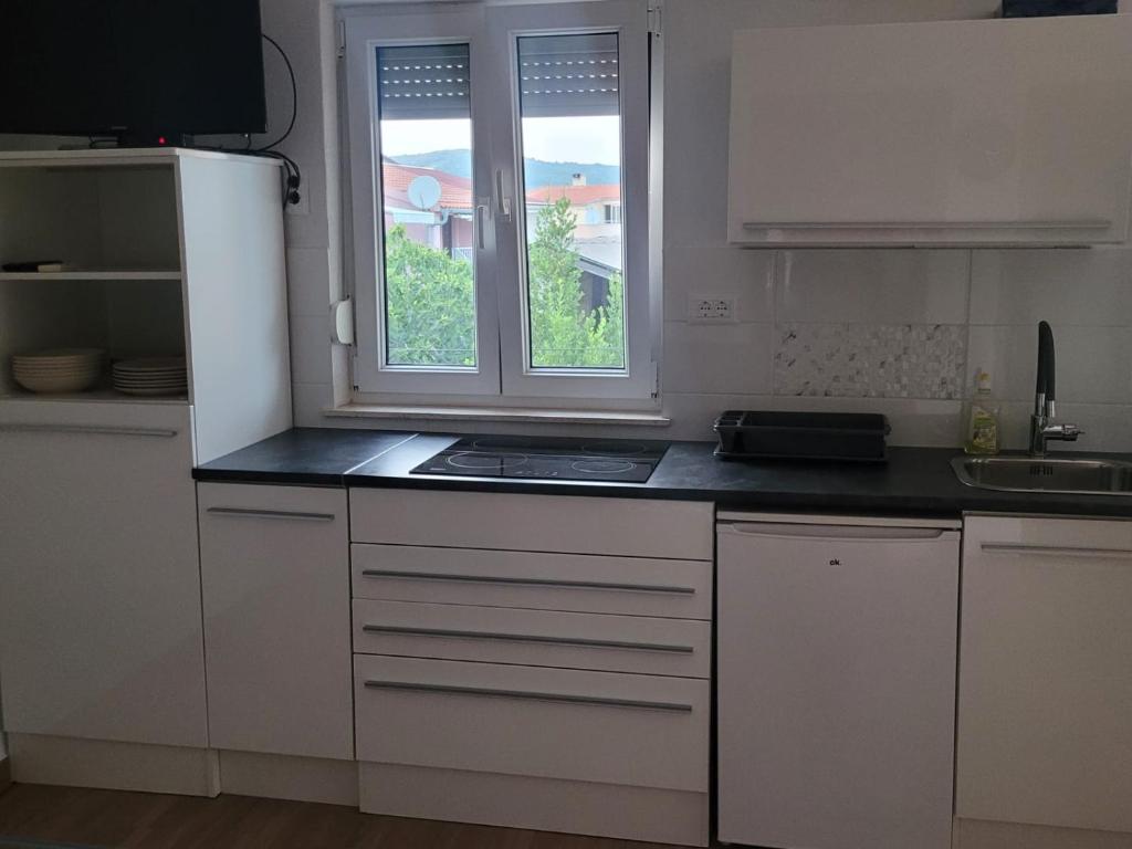 Kuchyň nebo kuchyňský kout v ubytování Apartments Matanovic