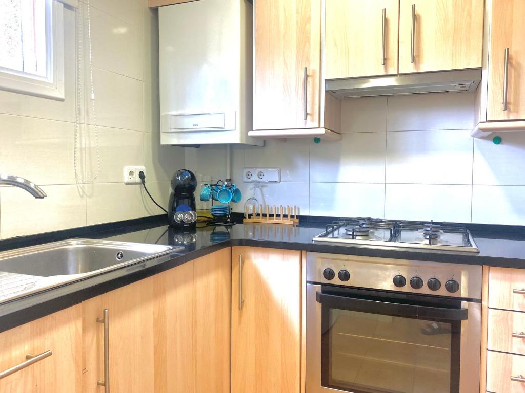 Kuchyň nebo kuchyňský kout v ubytování Apartaments Platja d’Aro