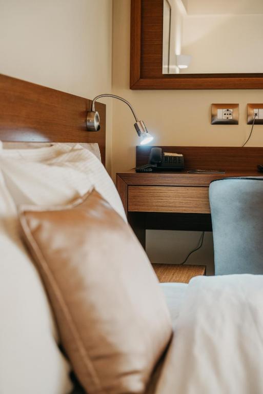 Postel nebo postele na pokoji v ubytování Center Hotel