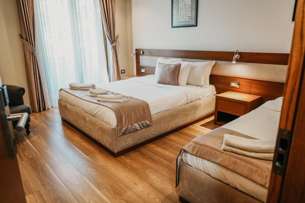 Postel nebo postele na pokoji v ubytování Center Hotel