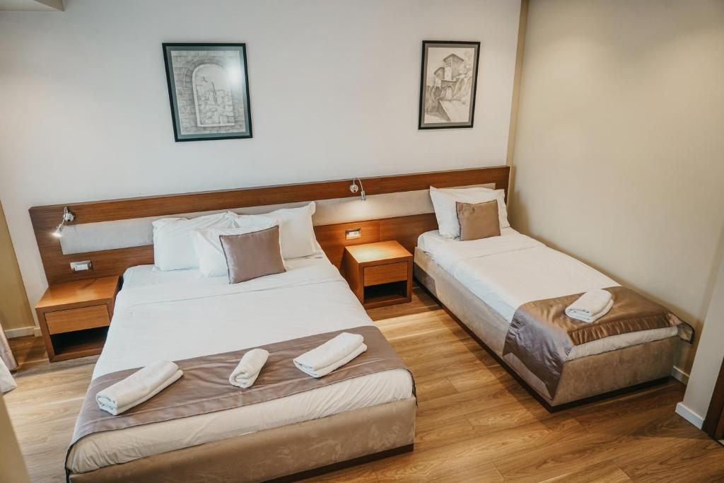 Postel nebo postele na pokoji v ubytování Center Hotel