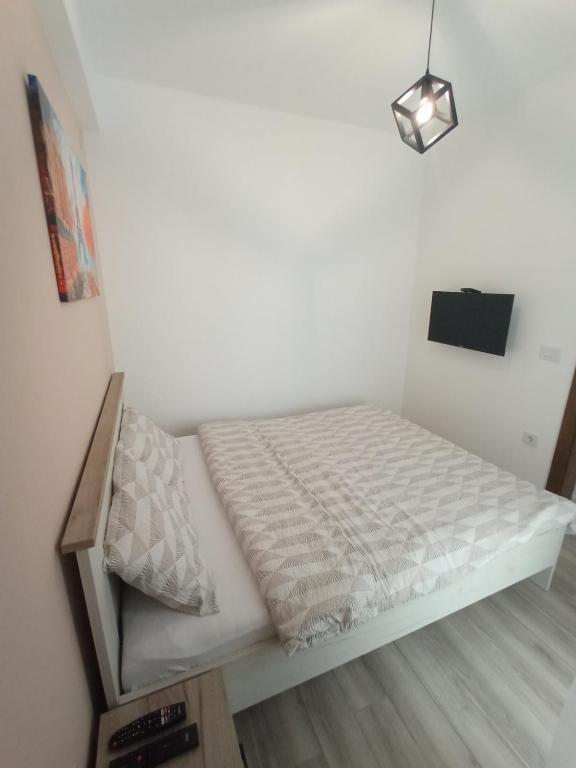 Rúm í herbergi á Apartman Zara
