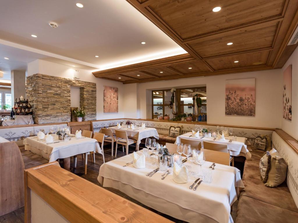 Restaurace v ubytování Hotel & Alpin Lodge Der Wastlhof