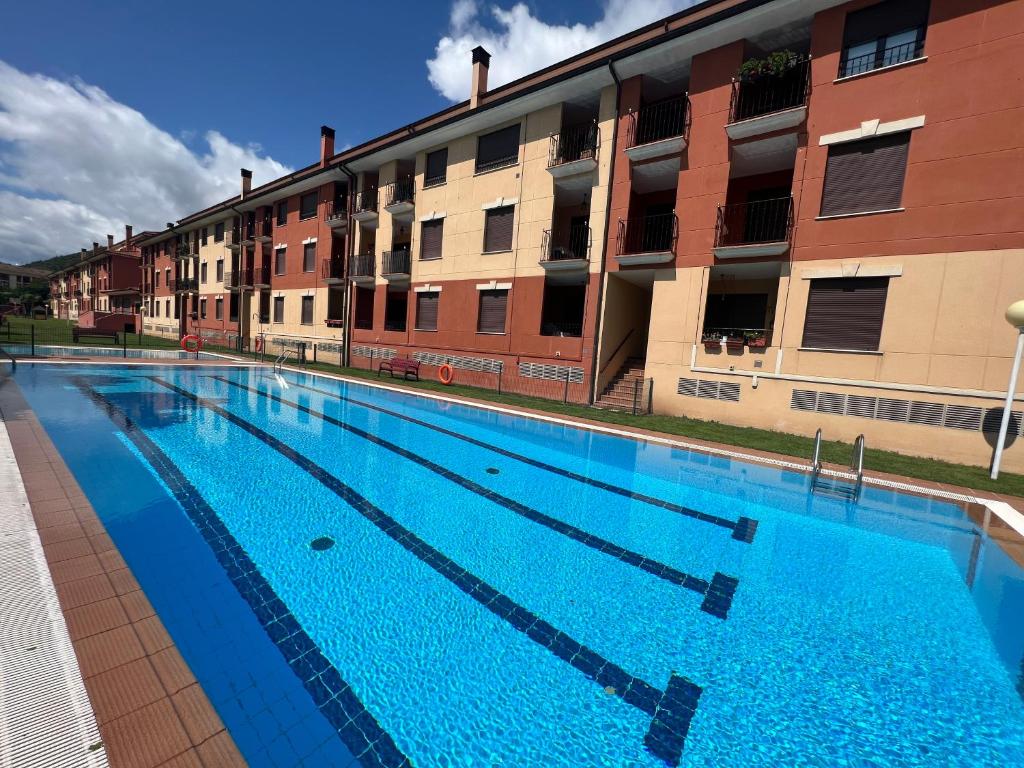 Bazén v ubytování VILLA CARMEN coqueto apartamento con piscina y garaje by Apartamentos Logrono nebo v jeho okolí