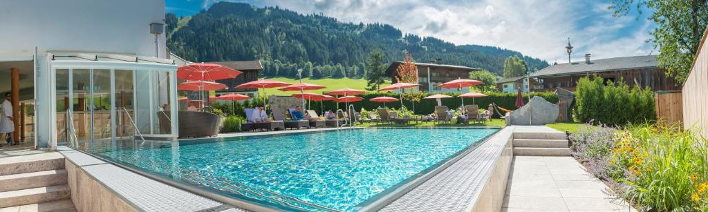 Bazén v ubytování Hotel & Alpin Lodge Der Wastlhof nebo v jeho okolí