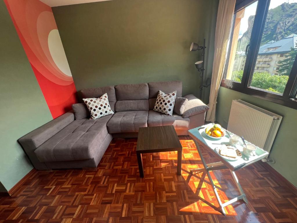 Posezení v ubytování VILLA CARMEN coqueto apartamento con piscina y garaje by Apartamentos Logrono