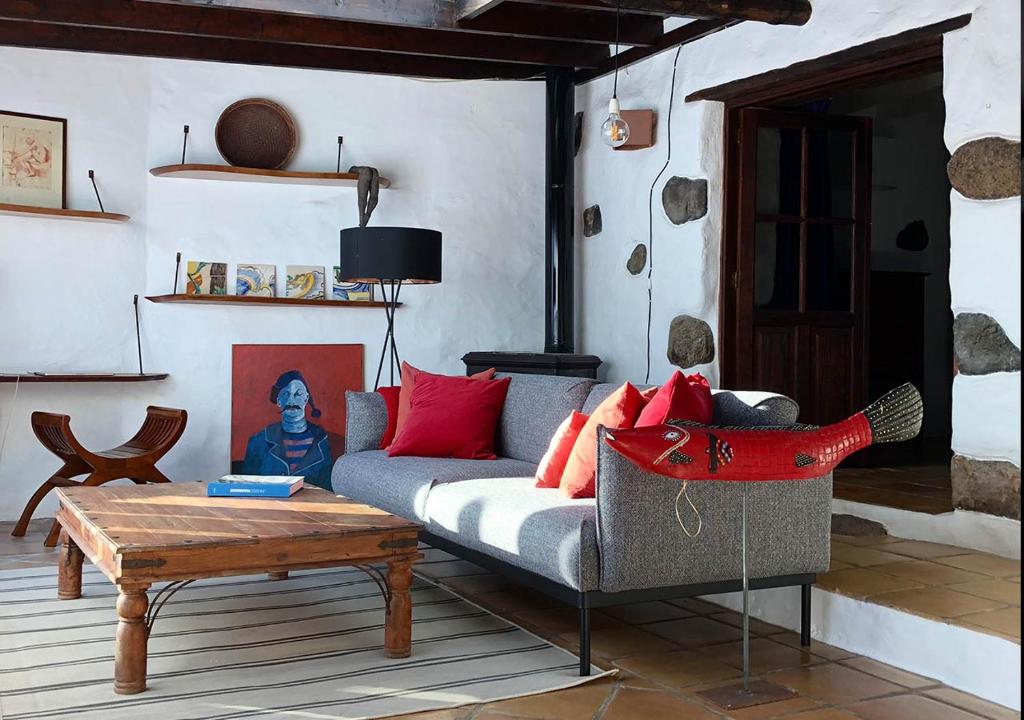 Posezení v ubytování Casa Lupe. Art-inspired courtyard house in Teguise