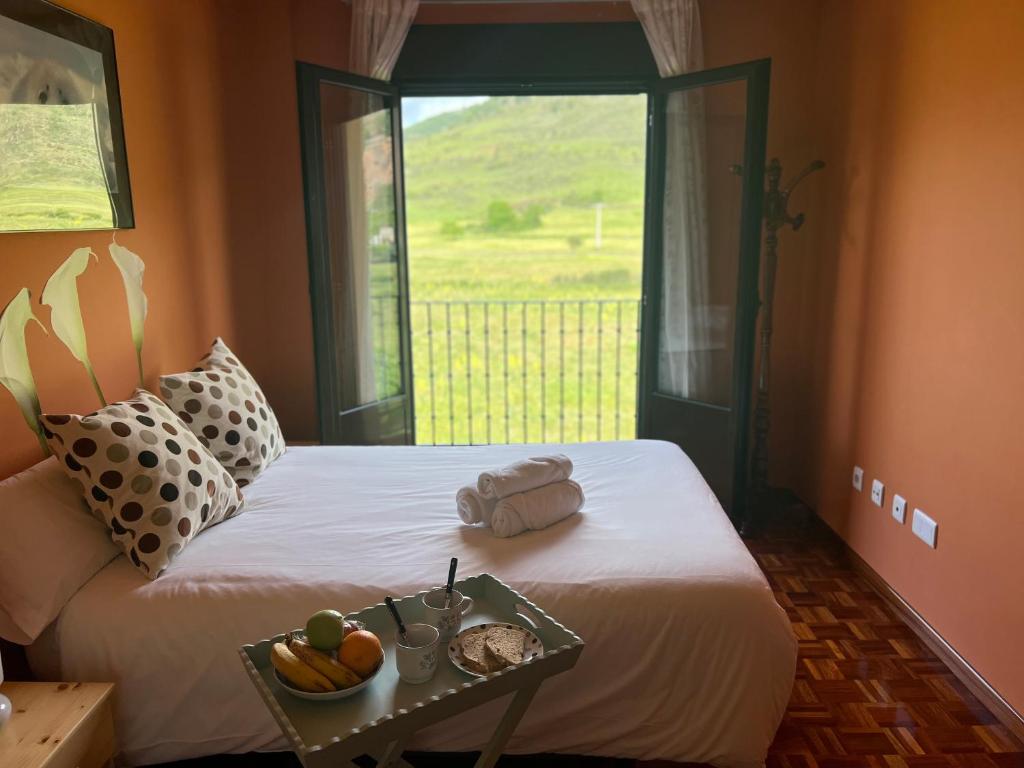 Postel nebo postele na pokoji v ubytování VILLA CARMEN coqueto apartamento con piscina y garaje by Apartamentos Logrono