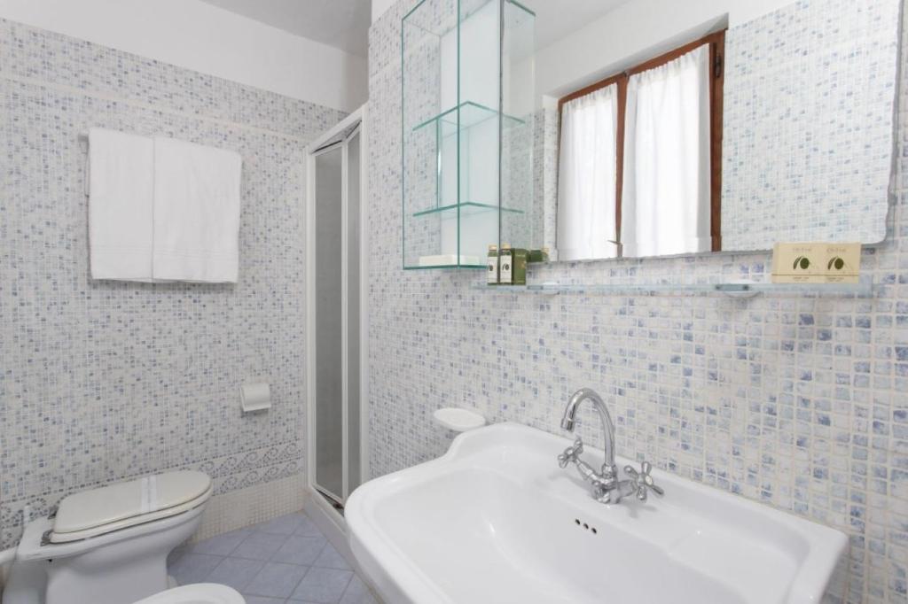Koupelna v ubytování Hotel Antares