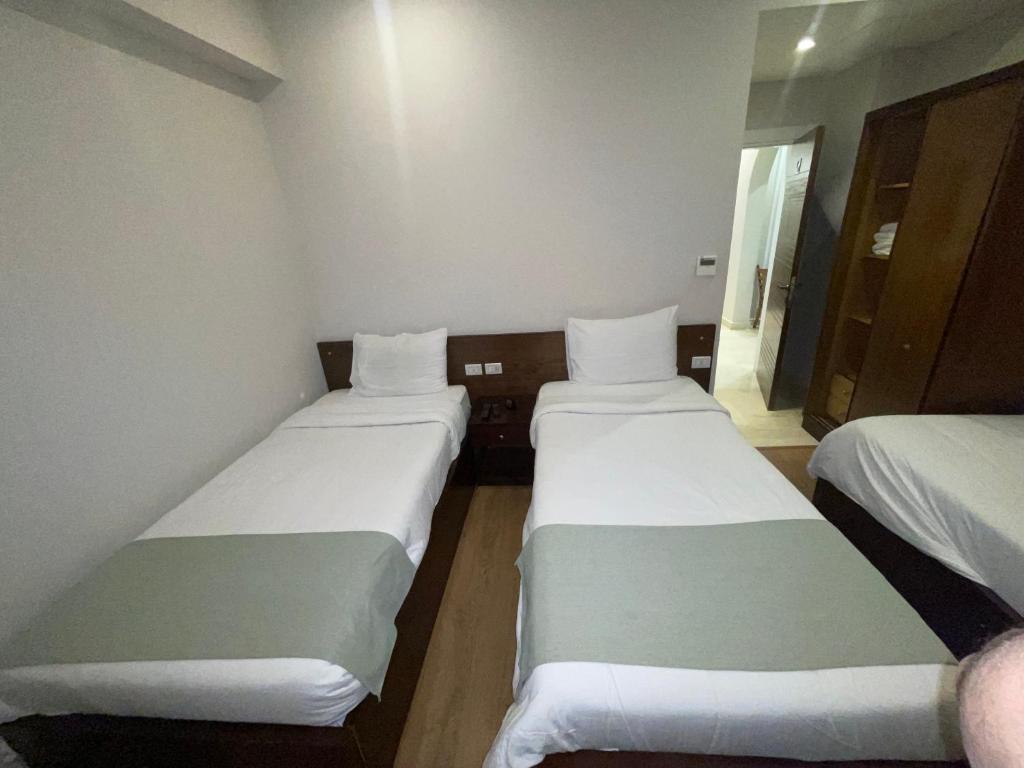 Postel nebo postele na pokoji v ubytování Elysees Hotel Tahrir Square