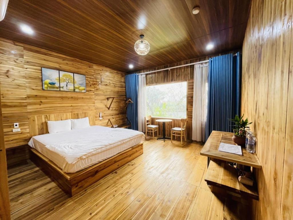 a bedroom with a bed and a table in it at Tuyet's hostel in Ninh Binh