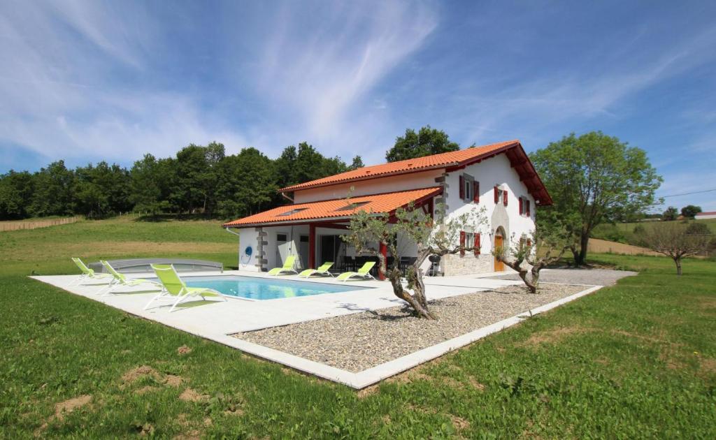 a house with a swimming pool in a field at Bordazarria in Juxue