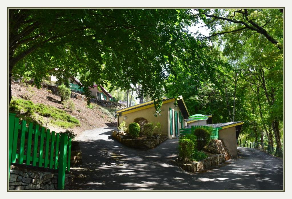 Vonkajšia záhrada v ubytovaní village vacances du camboussel