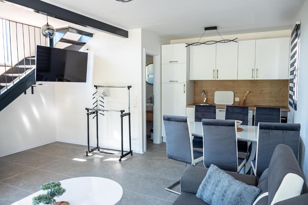 Posezení v ubytování ARIA DELUXE Mobile Homes with Terme Čatež Tickets