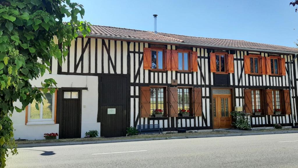 Chatrou - One-Bedroom Apartment With Terrace