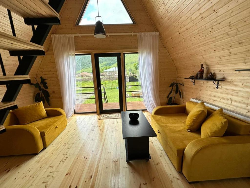 Posezení v ubytování Thomas' Hut