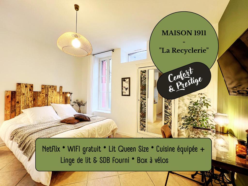 Studio LA RECYCLERIE - Maison 1911 - confort & prestige في جيان: غرفة نوم بسرير في غرفة